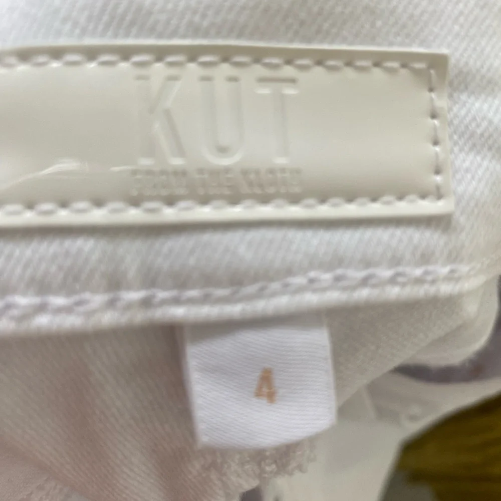 Kut from the Kloth White Denim Shorts Raw Hem Hailey High Rise Size 4 NWT Summer